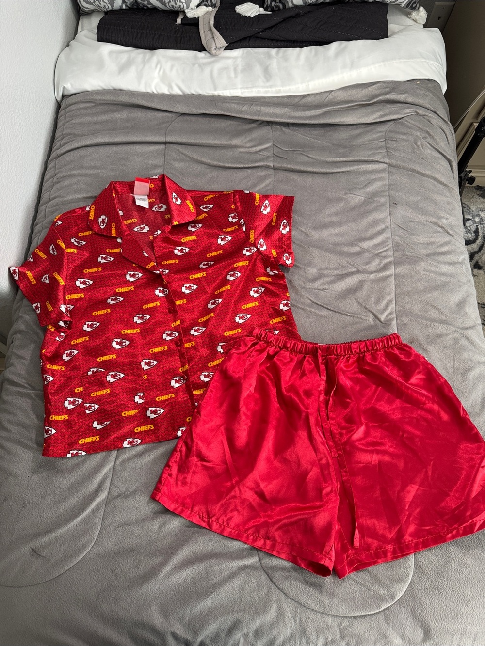 NFL women’s Kansas City chiefs Red Pajama Set w/ Team Logos Sz Jrs M